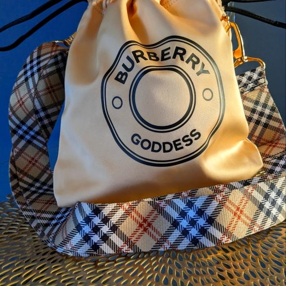 Burberry - Picture 2 of 8